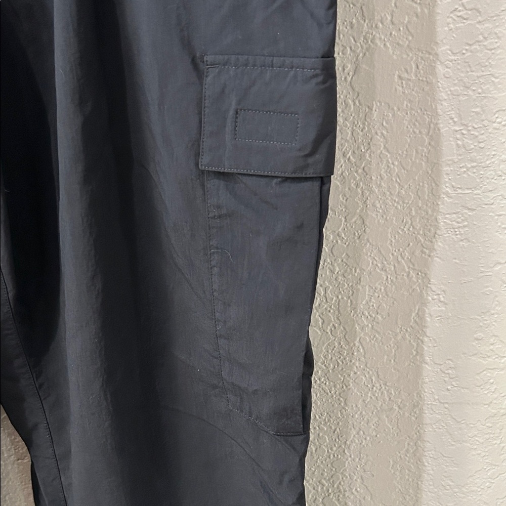 Nike Black Cargo Jogger Pants with Elastic Cuffs - Picture 7 of 9